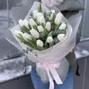 Букет «Фейерверк из тюльпанов и эвкалипта»