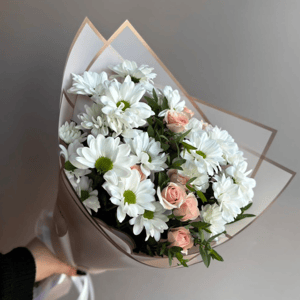 Букет «Три желания» из хризантем и роз