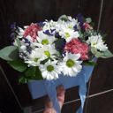 Коробка с цветами «Бакарди с диантусами» из гвоздик и хризантем