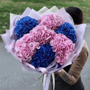 Классический букет из 7 гортензий микс