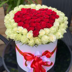 Шляпная коробка с цветами «101 роза сердце»