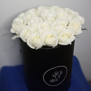 Композиция «White and Black» из роз