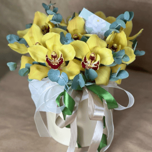 Шляпная коробка с цветами «Орхидеи в коробке»