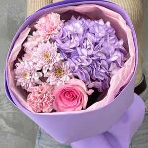 Сиренево-розовый букет из гортензий