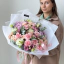 Сборный авторский букет из гвоздик и эустом