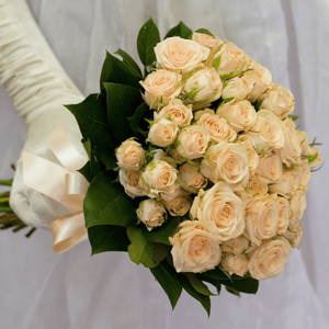 Букет невесты из кустовых роз