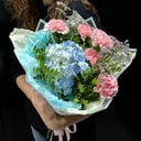 Букет «Лолита» из гвоздик и гортензий