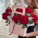 Коробка с цветами «Сумочка с красными розами»