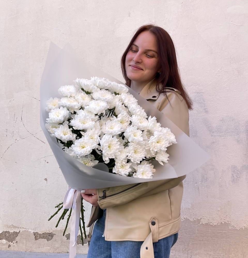 Хризантема кустовая белая 9 веточек в букете