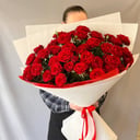 Букет из кустовых роз "Красный шарм"