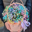 Коробка с цветами «Сумочка радужной гипсофилы»