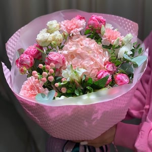 Букет «Нежность» из роз и гвоздик