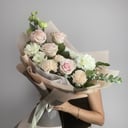 Букет «Нежный» из эустом и хризантем