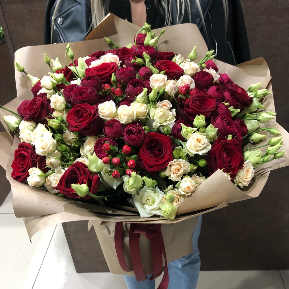 Букет «Арлекин» из роз и эустом