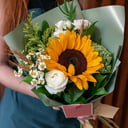 Букет с подсолнухом и розой
