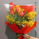 Букет «Весеннее Ретро» из тюльпанов и мимоза