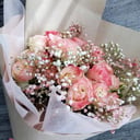 Букет «Легкость» из роз и гипсофил