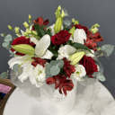 Шляпная коробка с цветами «Одержимость» из роз и альстромерий