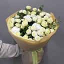 Букет хризантема ньютон и кустовая роза