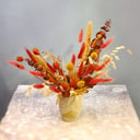 Яркая композиция из сухоцветов