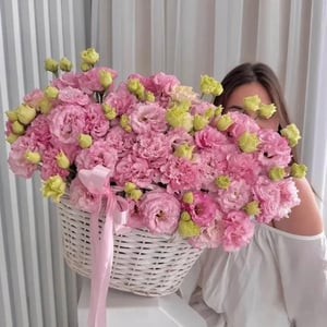 Корзина с эустомой М