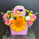 Композиция «Сумочка в миксе цветов с подсолнухом»