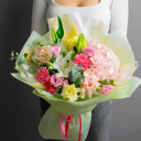 Букет «Благородное достоинство» из гвоздик и эустом