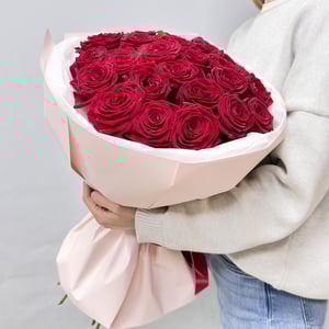Букет красных роз "Наоми"