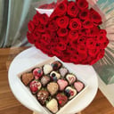 Подарочный набор «51 красная роза и набор из клубники»