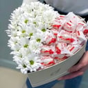 Подарочный набор «Композиция с Рафаэлло» из хризантем