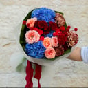 Букет «Магбет» из роз и гвоздик