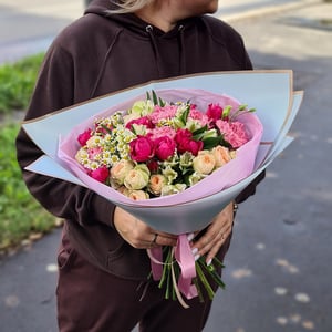 Букет «Авторский микс» из гвоздик и альстромерий