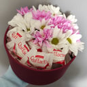 Шляпная коробка с цветами «Счастливый момент» из хризантем