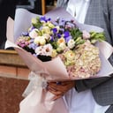 Букет «Цветущий луг» из эустом и роз