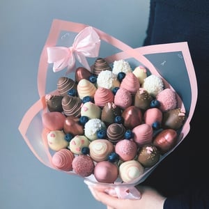 Букет из клубника Розовые сны М