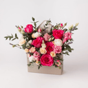 Композиция «Цветочное письмо» из роз и эустом