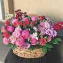 Композиция «Корзина "Нежность"» из роз и эустом
