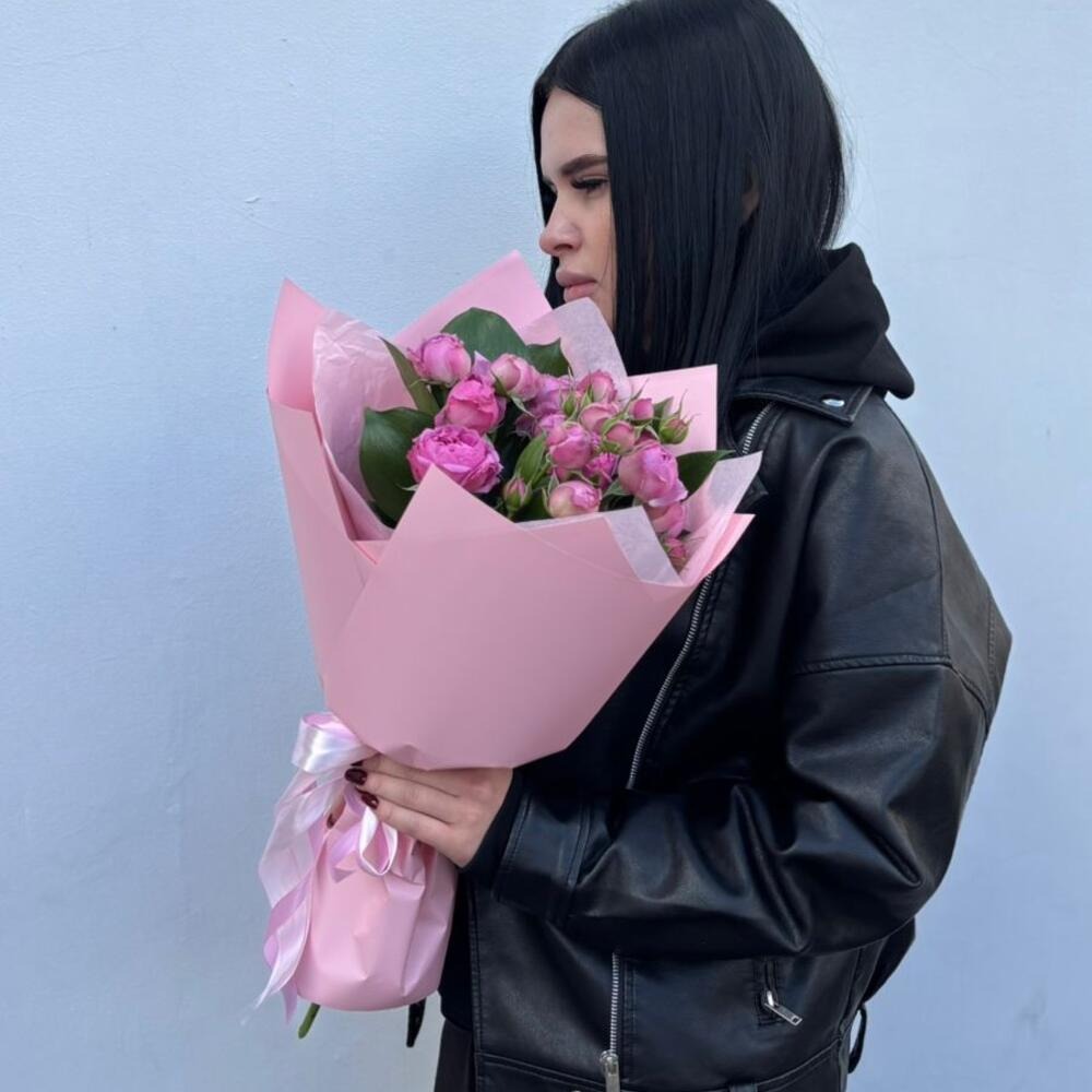 Букет из кустовой Пионовидной Розы