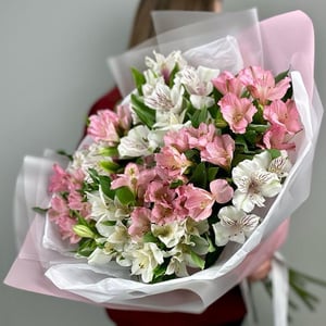 Большой букет из 15 стойких цветов из альстромерий