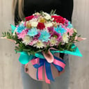 Шляпная коробка с цветами «Фиеста» из хризантем и роз