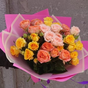 Букет из кустовых роз