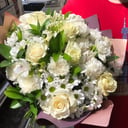 Букет «Первый танец» из гвоздик и роз