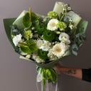 Авторский Букет Матча для мамы из эустом и ромашек