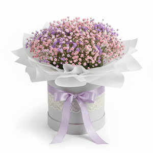 Шляпная коробка с цветами «Аметистовые чары» из гипсофил