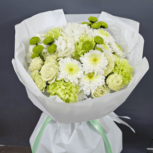 Букет «Салатовый микс» из хризантем и роз