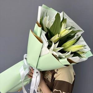 Букет из трех лилий