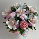 Шляпная коробка с цветами «Цветы в коробке Облако Счастья» из экзотических цветов и гвоздик