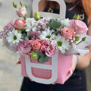 Букет «Облако нежности» из роз и хризантем