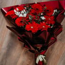 Букет «Страсть» из гербер и эустом