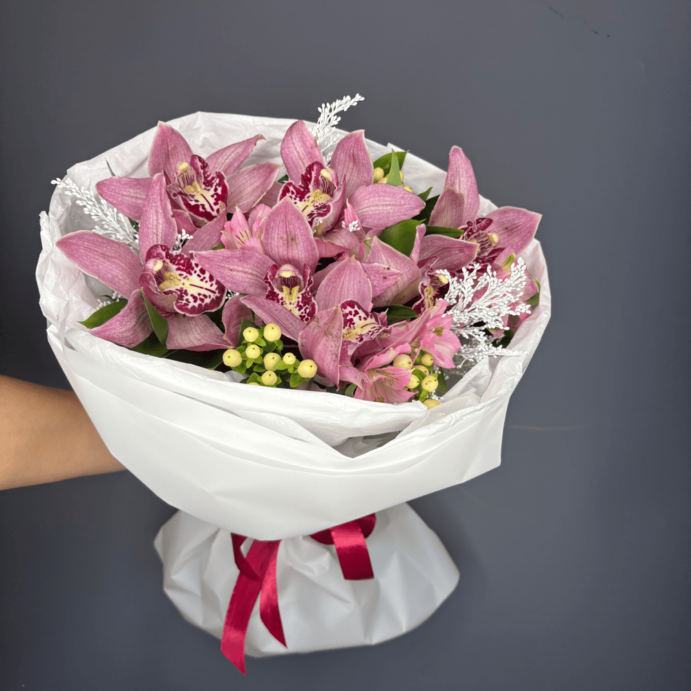 Моно букет из орхидей